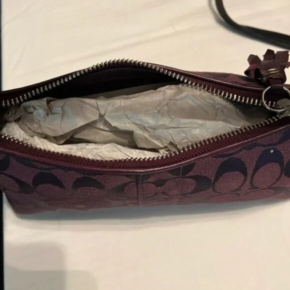 Authentic & Rare 2004 Berry Signature Demi Shoulder Bag w/ Berry Leather Trim - Picture 5 of 5